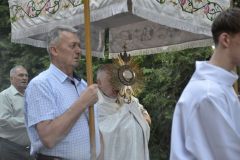 image081